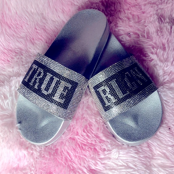 True religion slides - Picture 1 of 4